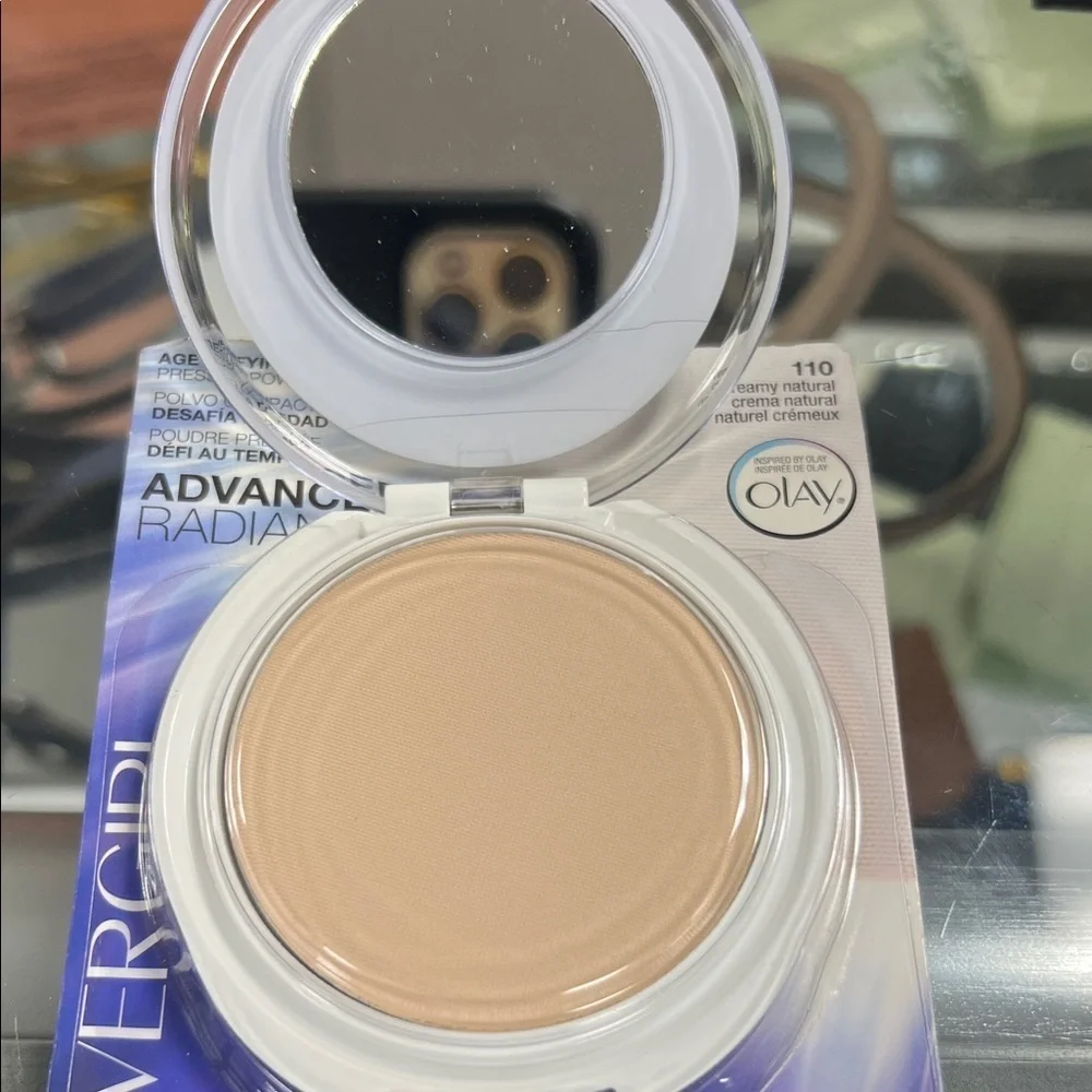 COVERGIRL Advanced Radiance Powder with Creamy Natural 110